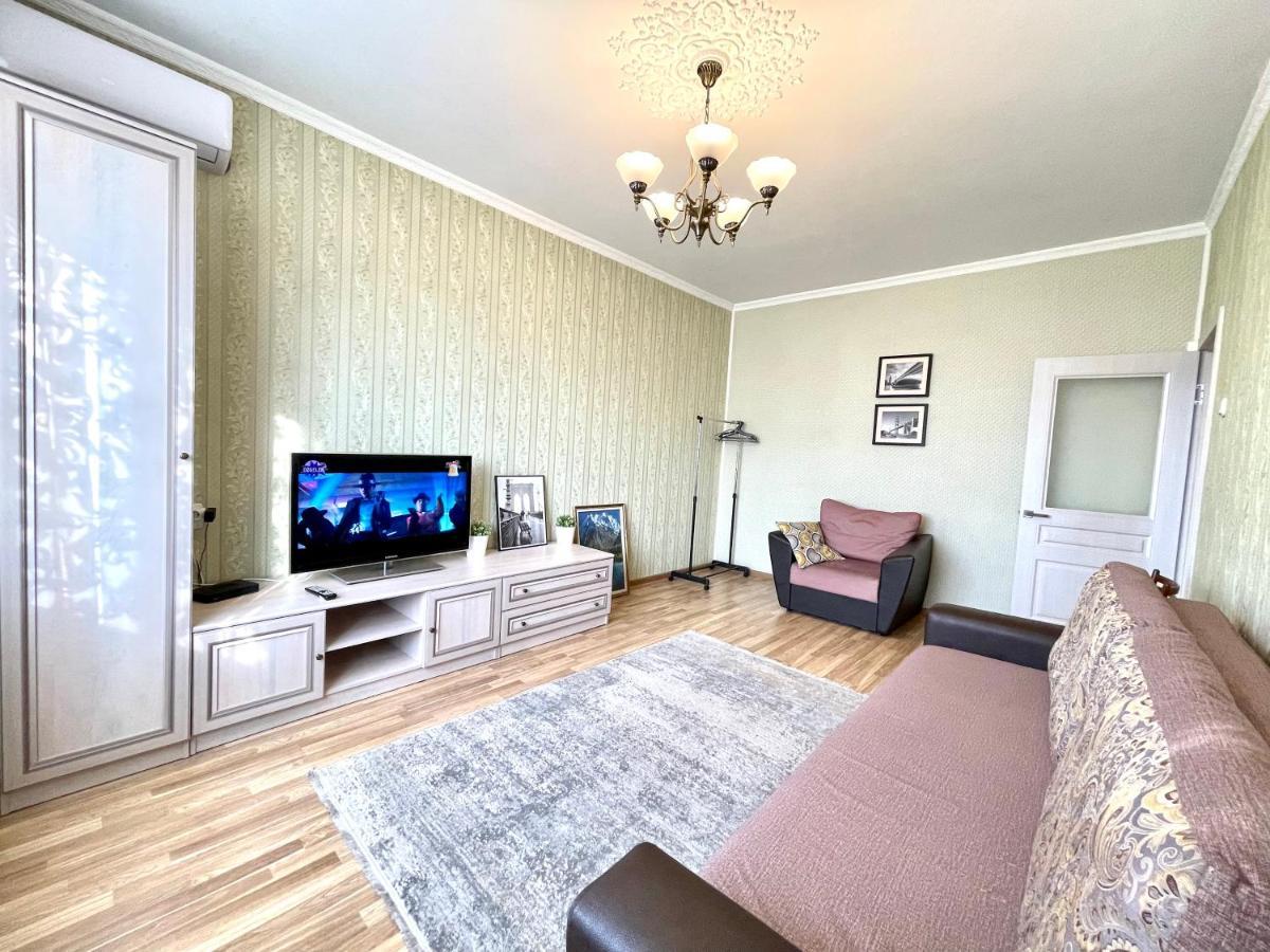 Cozy Three-Room Apartment With Mountain View Almaty Ngoại thất bức ảnh