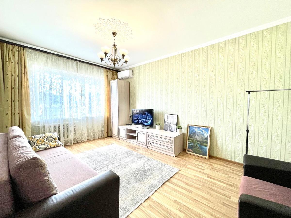 Cozy Three-Room Apartment With Mountain View Almaty Ngoại thất bức ảnh