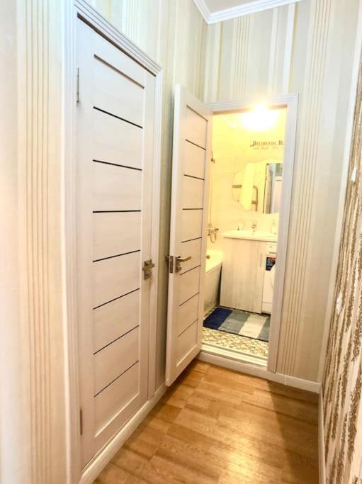 Cozy Three-Room Apartment With Mountain View Almaty Ngoại thất bức ảnh