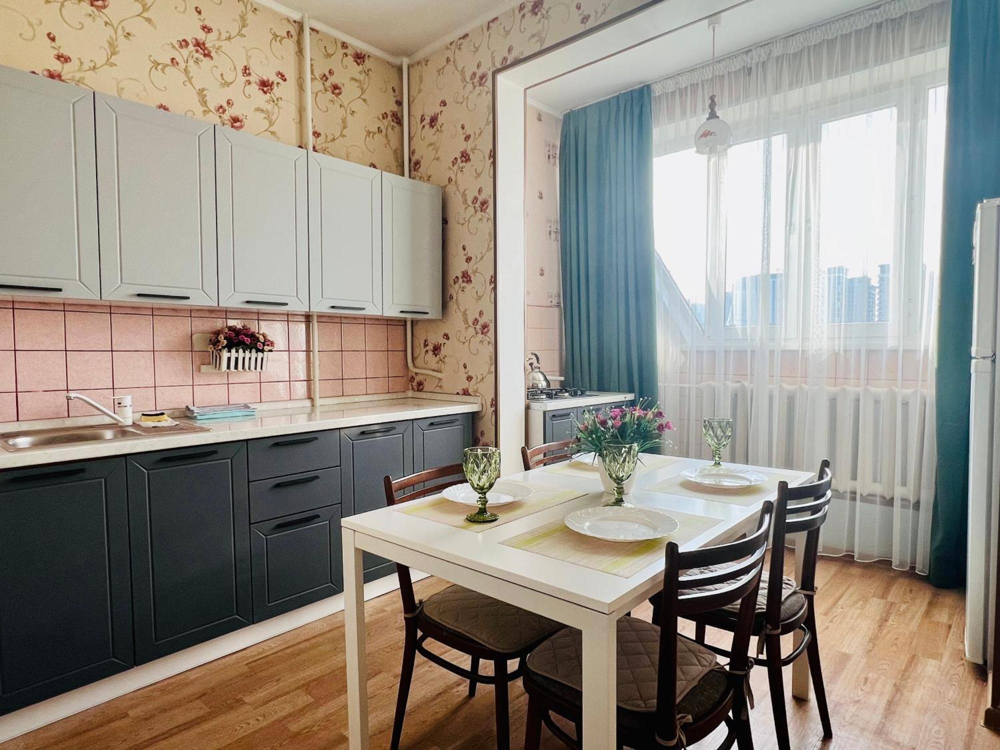 Cozy Three-Room Apartment With Mountain View Almaty Ngoại thất bức ảnh