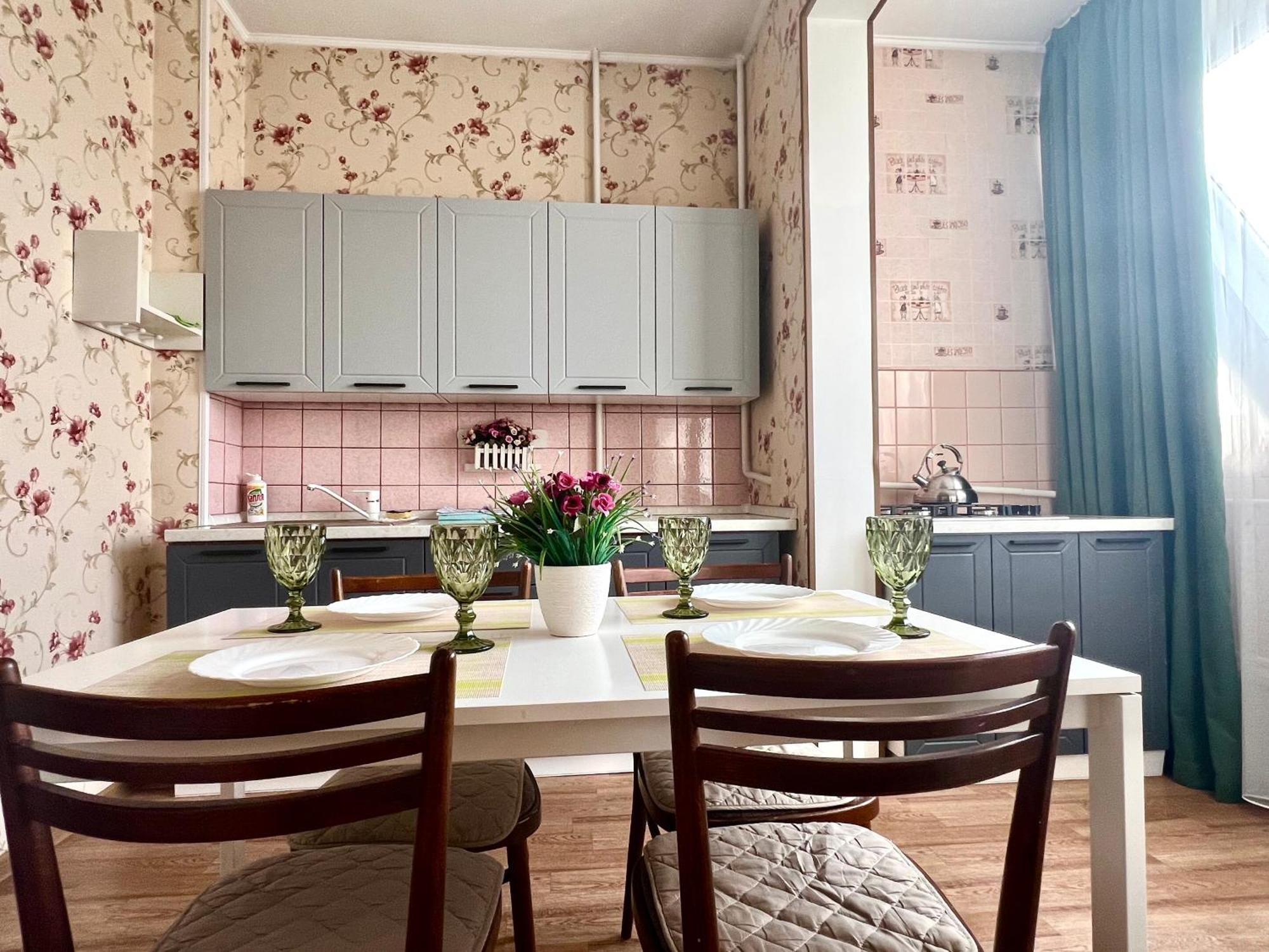 Cozy Three-Room Apartment With Mountain View Almaty Ngoại thất bức ảnh